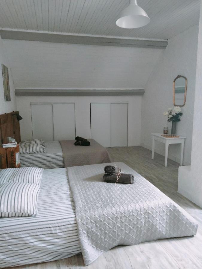 Chambre Familiale Anna "Mon Lit Au Pre" , Jusqu'A 4 Adultes Et 2 Enfants Avec Piscine Familles, Couples Ou Femmes Seulement Pontours Extérieur photo
