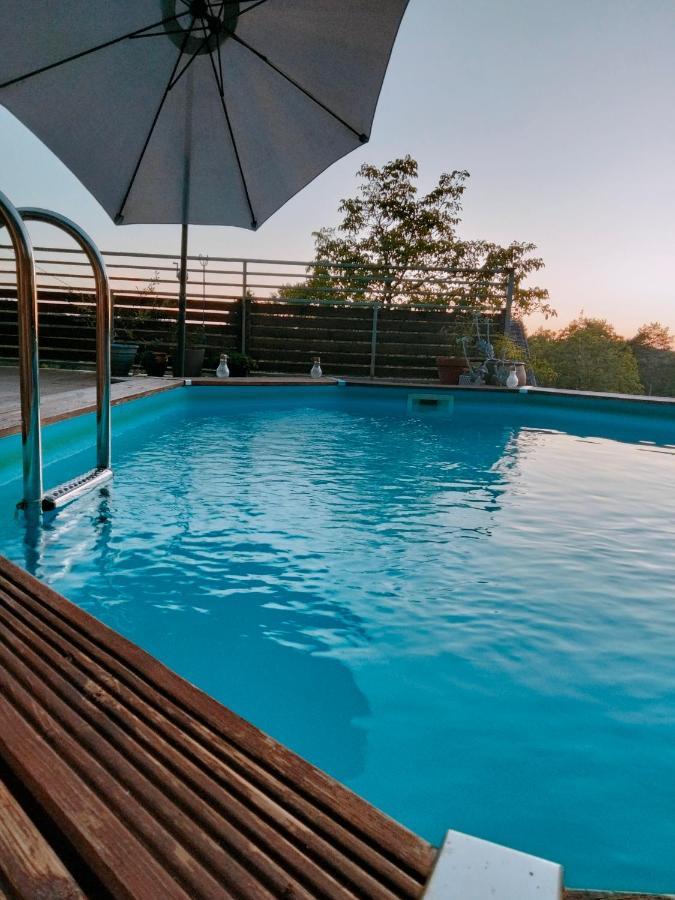 Chambre Familiale Anna "Mon Lit Au Pre" , Jusqu'A 4 Adultes Et 2 Enfants Avec Piscine Familles, Couples Ou Femmes Seulement Pontours Extérieur photo
